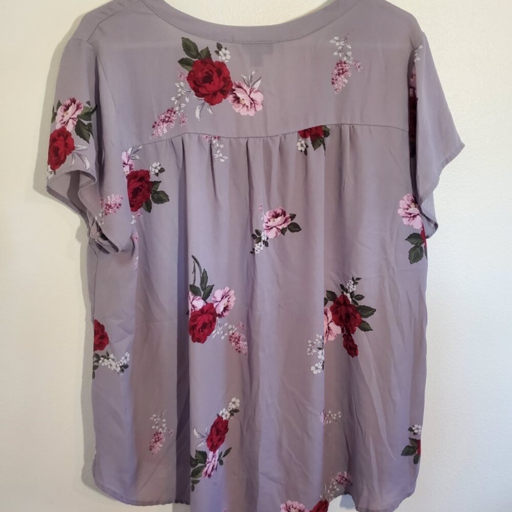 TORRID Lilac Floral short sleeve blouse Size 0 - Picture 2 of 2